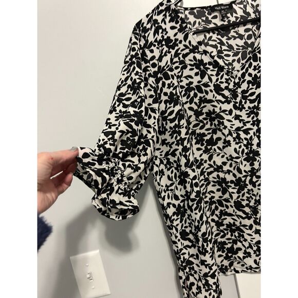 WELL WORN Women's Blouse Black and White Size M Loose Fitting Gathered Sleeves - Picture 7 of 7